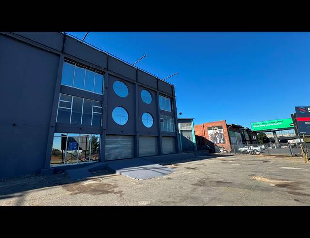 1,900M² WAREHOUSE TO LET IN WYNBERG